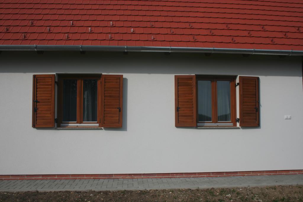 Malomko Apartman Zsira Εξωτερικό φωτογραφία