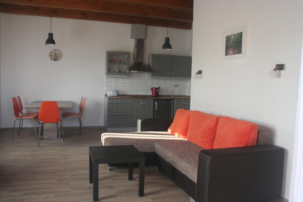 Malomko Apartman Zsira Εξωτερικό φωτογραφία