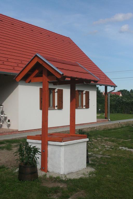 Malomko Apartman Zsira Εξωτερικό φωτογραφία