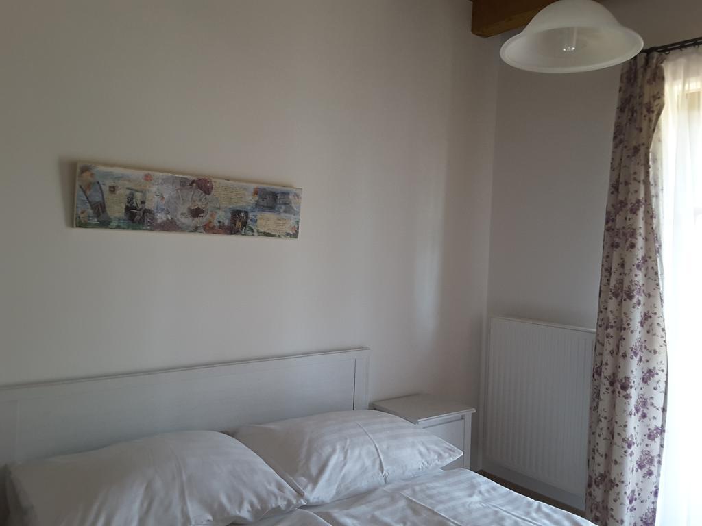 Malomko Apartman Zsira Εξωτερικό φωτογραφία